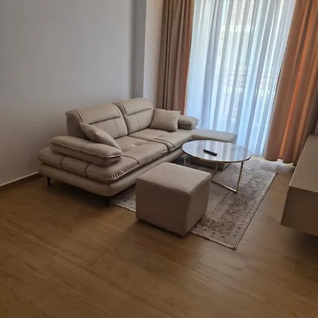 Apartament Super Golem (Tirana)