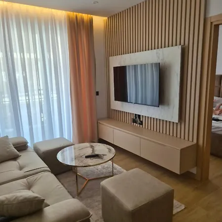 Super Apartament Golem (Tirana)