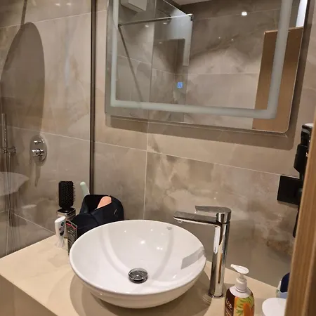 Super Apartament Golem (Tirana)